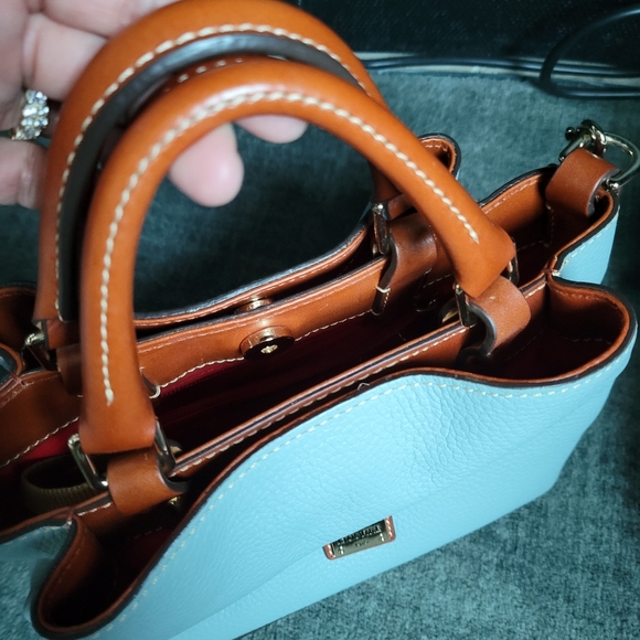 Dooney and Bourke leather sml brenna crossbody bag - Picture 3 of 14